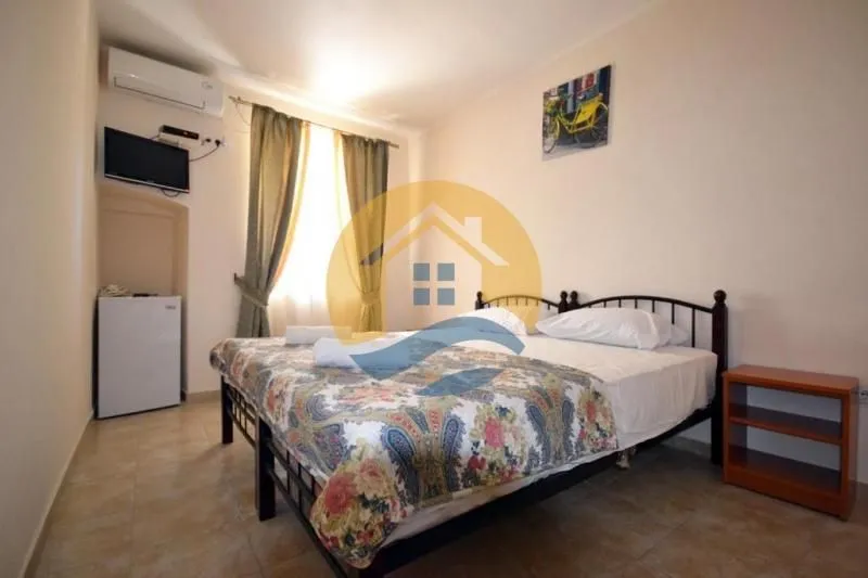 Prodaja, ugostiteljski objekat, 450m², Đenovići, Herceg Novi