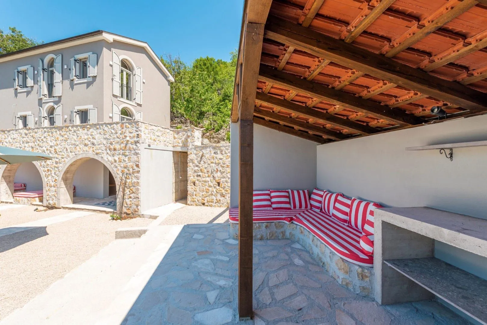 Prodaja, četvorosoban stan, 2000m², Trebešin, Herceg Novi