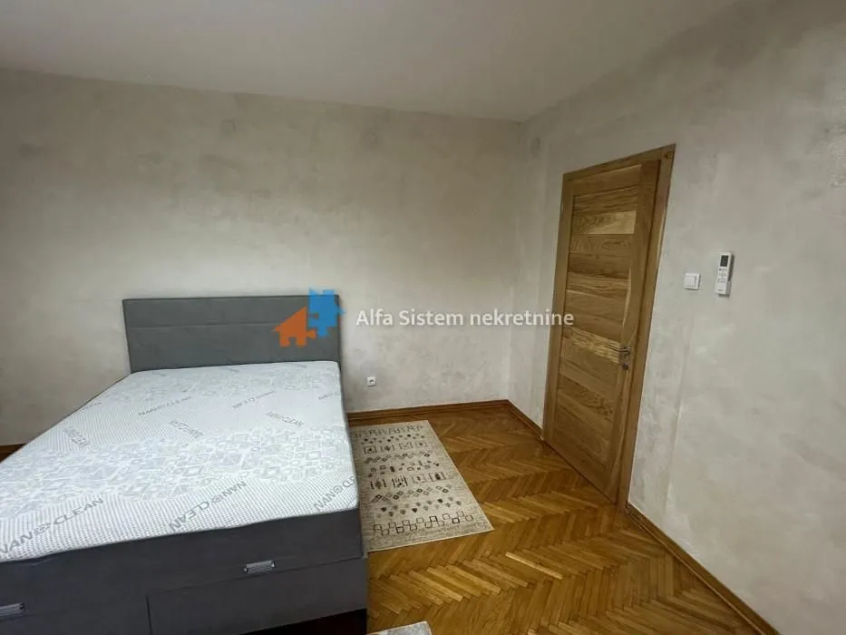 Izdavanje, trosoban stan, 105m², Savski Venac, Beograd