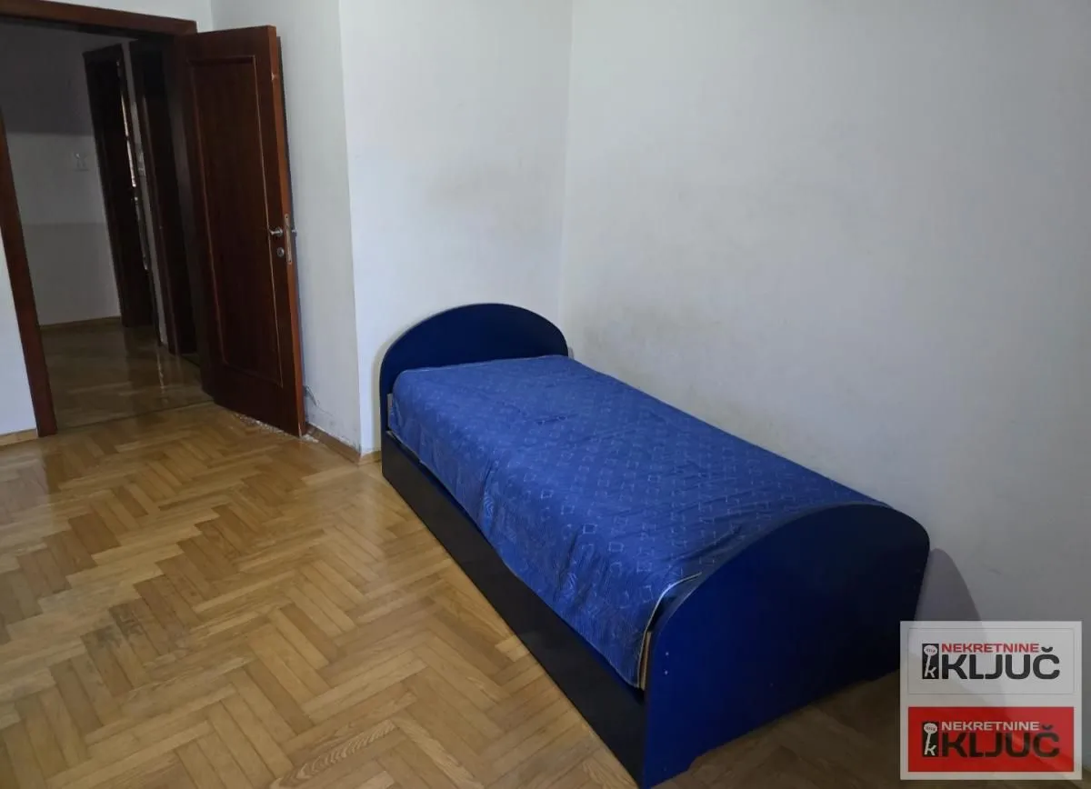 Izdavanje, kuća, 250m², Sajmište, Novi Sad