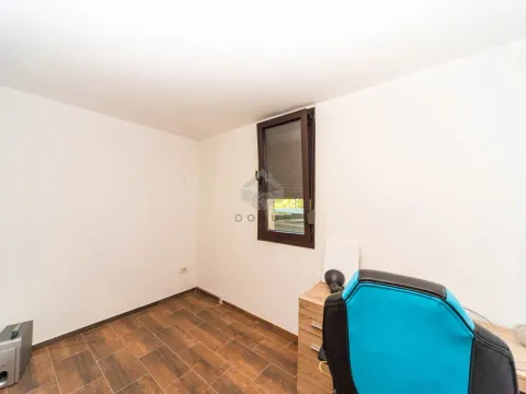 Izdavanje, poslovni prostor, 80m², Blok 5, Podgorica - image 7