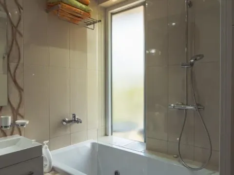 Izdavanje, trosoban stan, 146m², Bečići, Budva - image 14