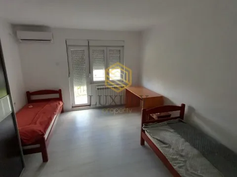 Rent, house, 100m², Tološi, Podgorica - image 12