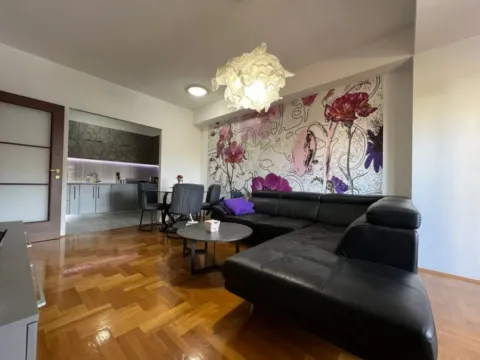 Izdavanje, dvosoban stan, 79m², City Kvart, Podgorica - image 13