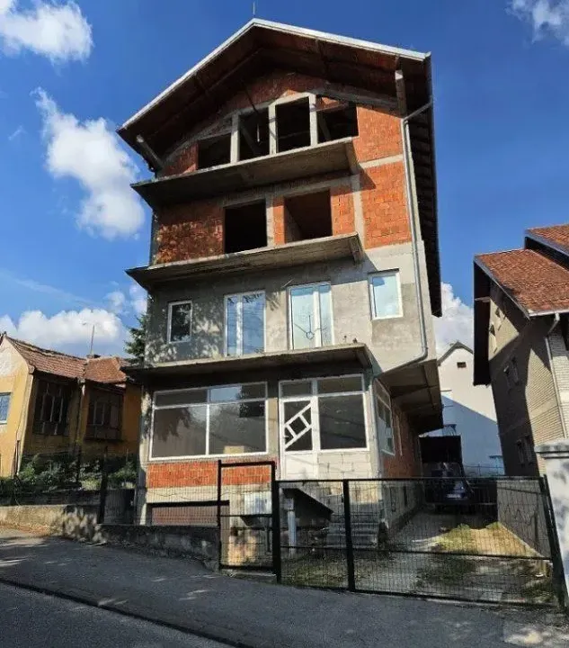 Sale, house, 700m², Kragujevac, Srbija