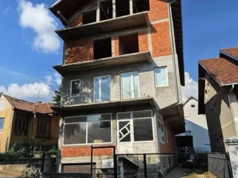 Sale, house, 700m², Kragujevac, Srbija