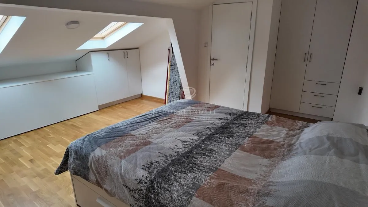 Izdavanje, trosoban stan, 90m², Dušanovac, Voždovac Sve Podlokacije