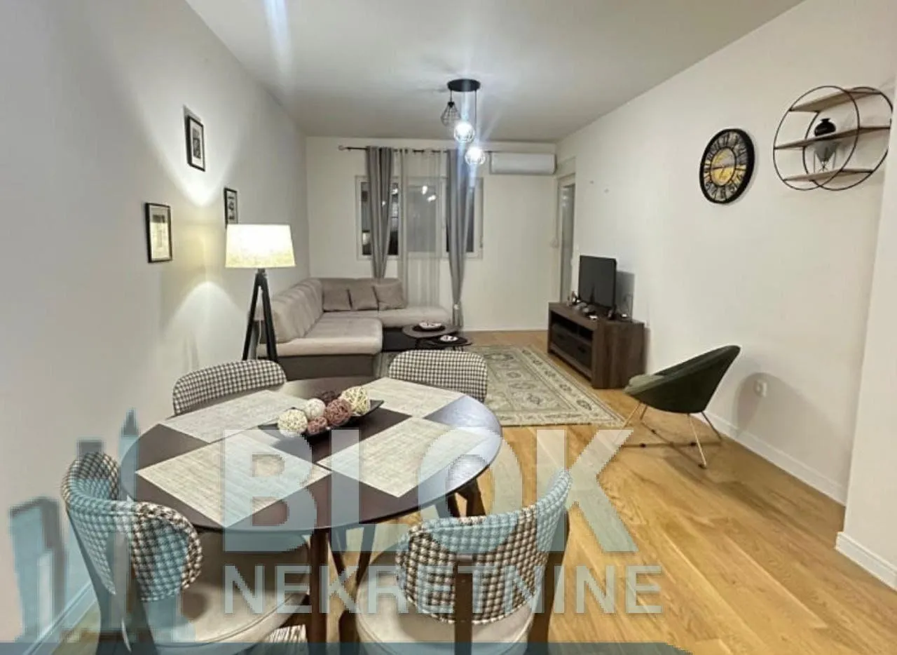 Izdavanje, jednosoban stan, 50m², Central Point, Podgorica