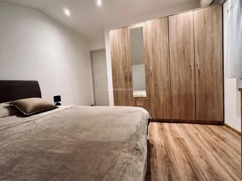 Izdavanje, trosoban stan, 130m², Centar, Tivat - image 21