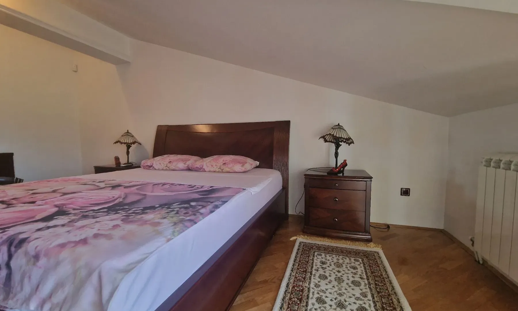 Izdavanje, dvosoban stan, 130m², Kotor, Crna Gora