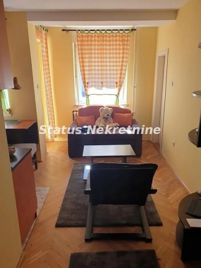 Izdavanje, garsonjera, 22m², Rotkvarija, Novi Sad Sve Podlokacije