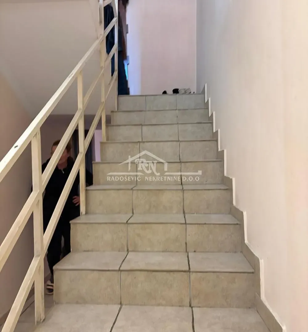 Prodaja, dvosoban stan, 62m², Petlovo Brdo, Beograd