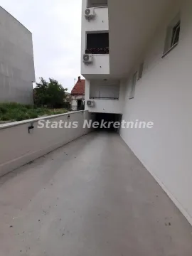 Prilaz i ulaz u podzemnu garažu stambene zgrade. - image 6