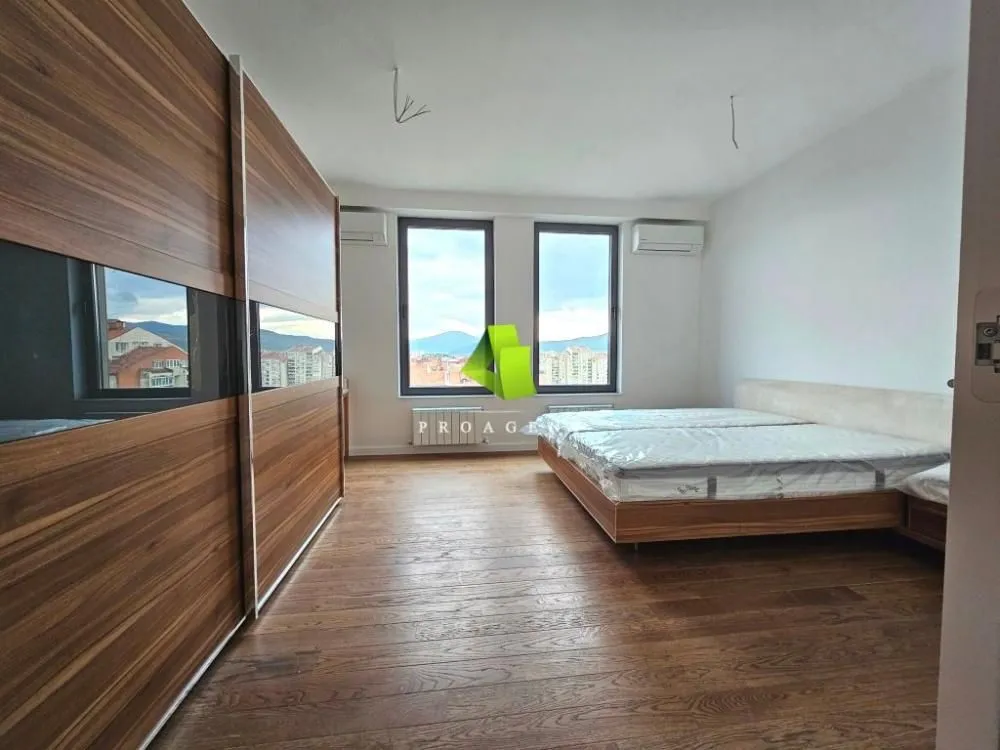 Prodaja, četvorosoban stan, 156m², Medijana, Niš
