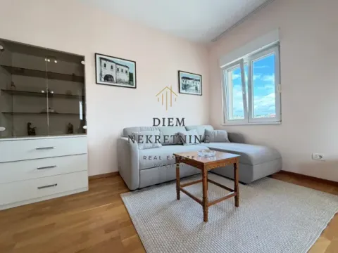 Izdavanje, jednosoban stan, 50m², City Kvart, Podgorica - image 11