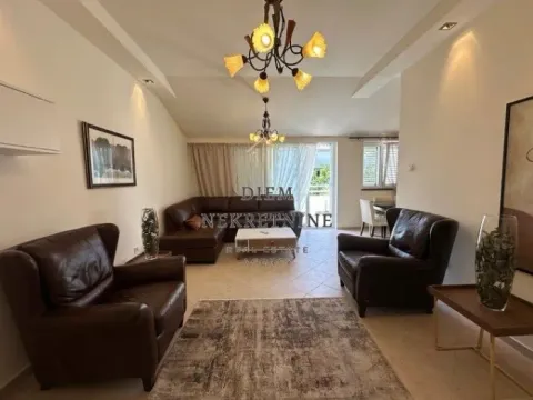 Izdavanje, trosoban stan, 114m², Momišići, Podgorica - image 13