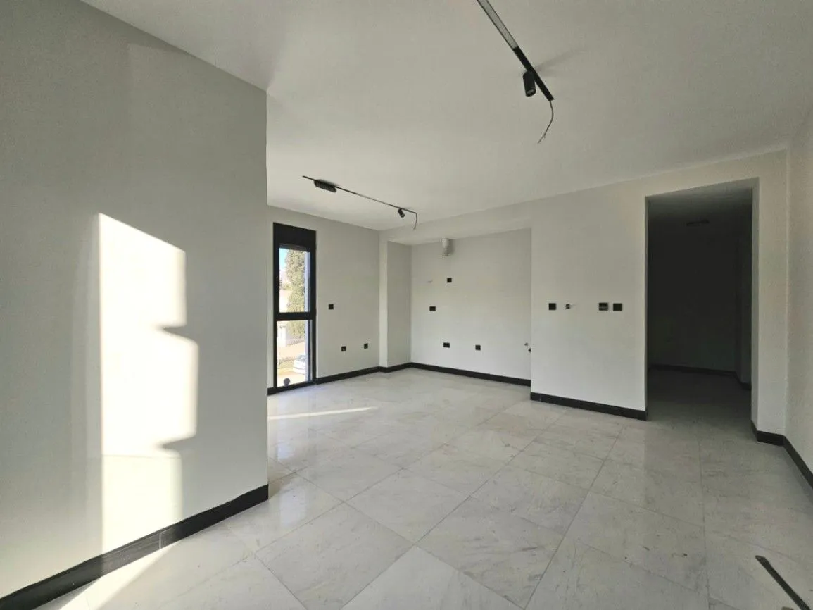 Prodaja, dvosoban stan, 71m², Vezirov Most, Podgorica