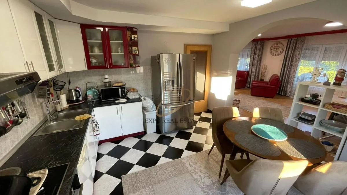 Sale, house, 355m², Djurinci, Sopot