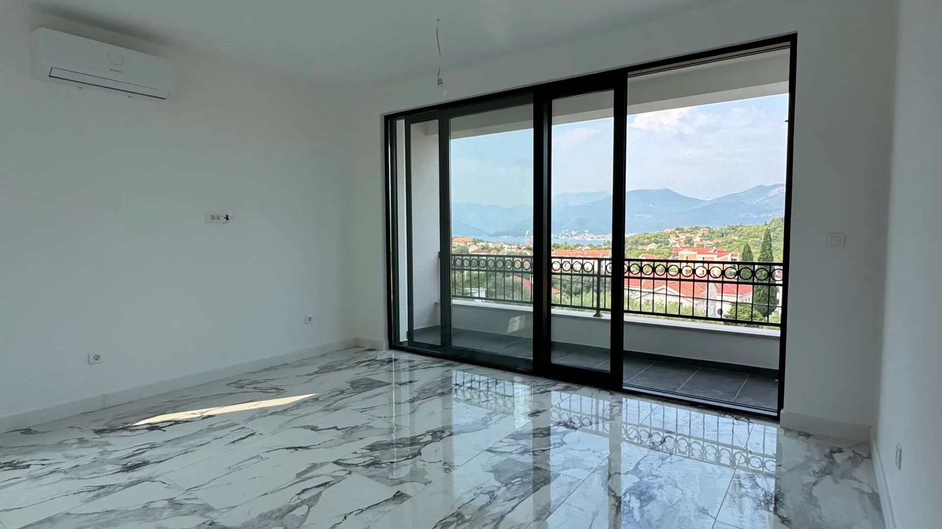 Prodaja, trosoban stan, 72m², Radovići, Tivat