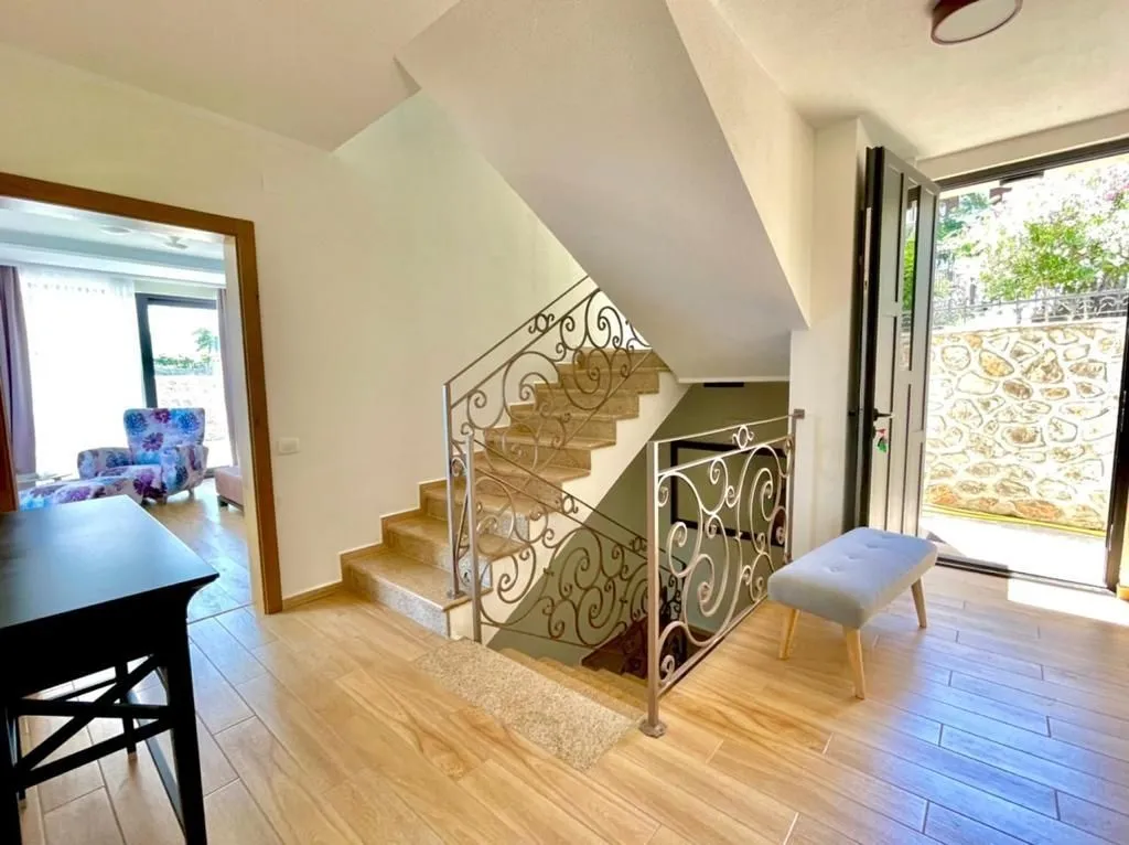 Prodaja, kuća, 420m², Krašići, Tivat