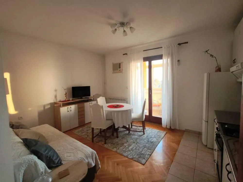 Rent, two bedroom apartment, 40m², Filmski Grad, Beograd
