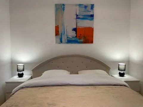 Izdavanje, trosoban stan, 90m², Budva, Crna Gora - image 19