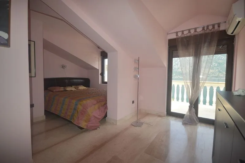 Sale, house, 230m², Stoliv, Kotor