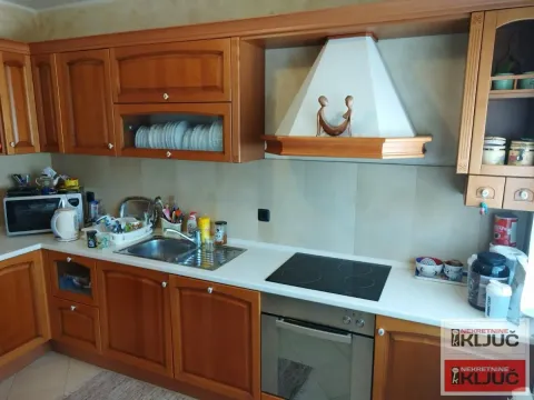 Prodaja, četvorosoban stan, 115m², Grbavica, Novi Sad Sve Podlokacije - image 8