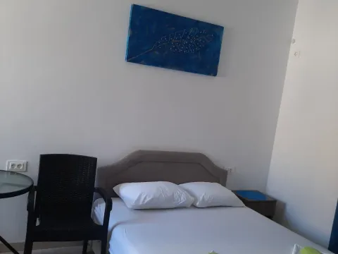 Daily-rent, two bedroom apartment, 30m², Dobra Voda, Budva - image 4