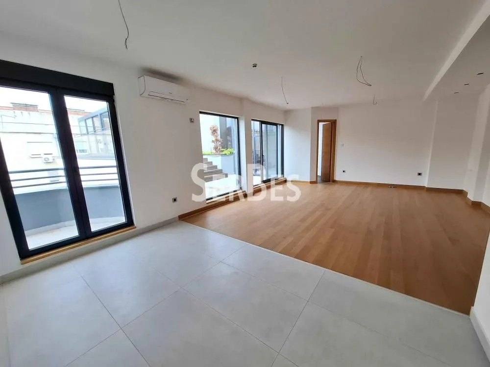 Prodaja, četvorosoban stan, 240m², Adamovićevo Naselje, Novi Sad Sve Podlokacije