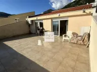 Izdavanje, trosoban stan, 95m², Lazi, Budva - image 24