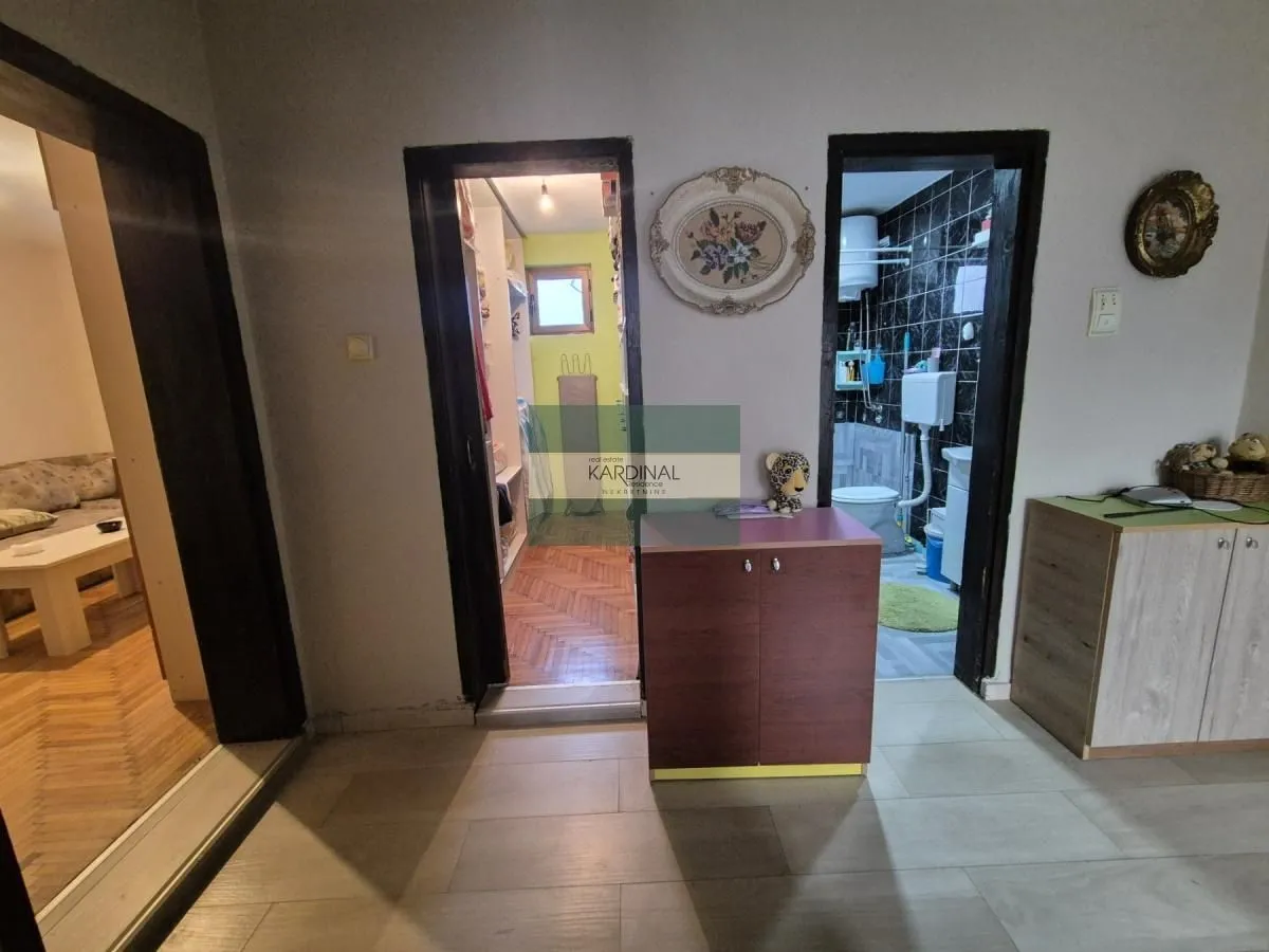 Prodaja, kuća, 300m², Tonja, Ćuprija