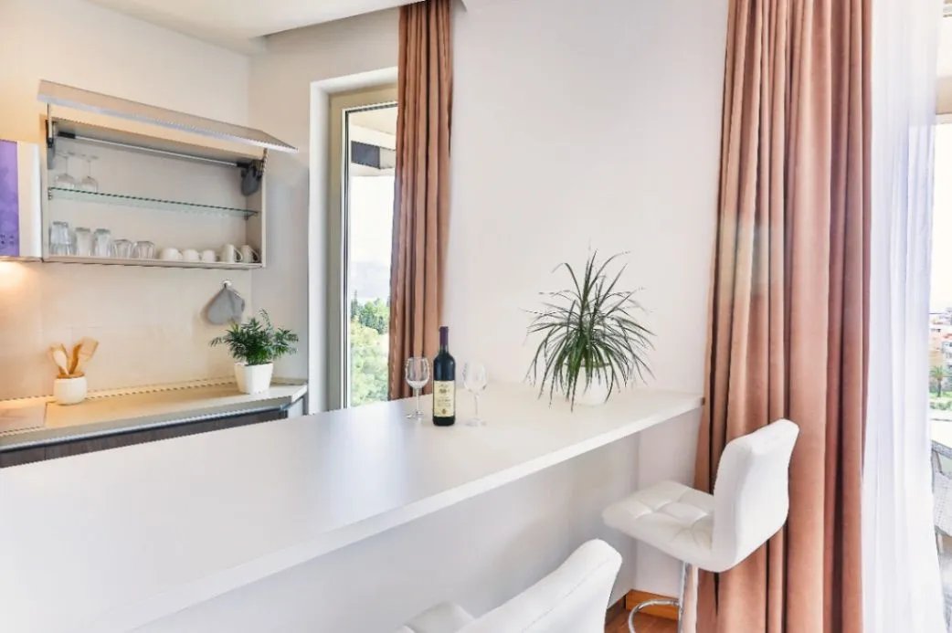 Rent, one bedroom apartment, 81m², Bulevar, Budva