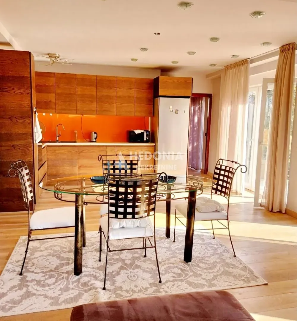 Izdavanje, četvorosoban stan, 120m², Savski Venac, Beograd