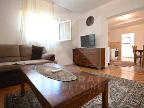 Izdavanje, dvosoban stan, 80m², Momišići, Podgorica - image 1