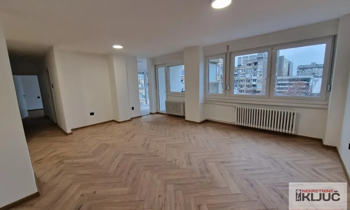 Prodaja, trosoban stan, 73m², Bulevar Oslobodjenja, Novi Sad Sve Podlokacije