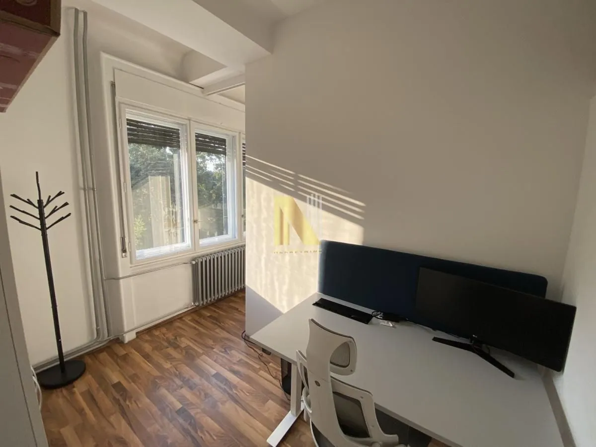 Prodaja, četvorosoban stan, 131m², Centar, Novi Sad