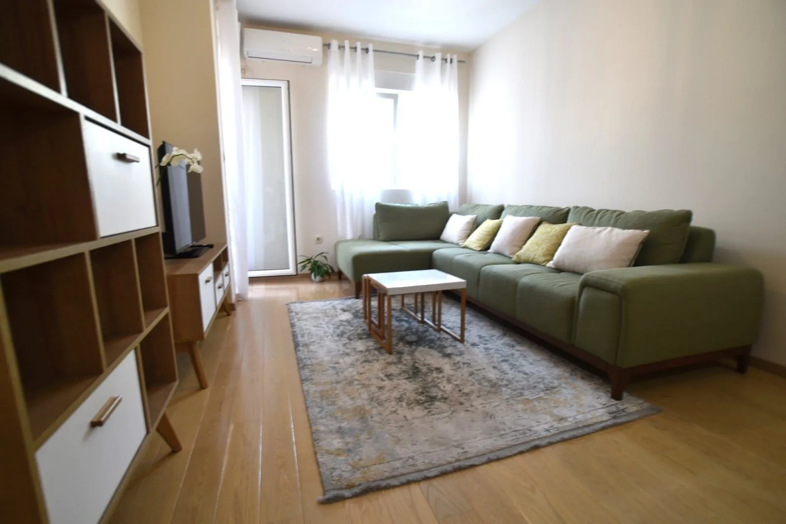 Izdavanje, jednosoban stan, 46m², City Kvart, Podgorica