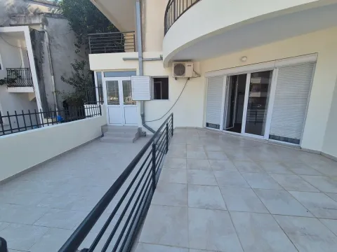 Large tiled terrace in front of the apartment entrance. - image 10