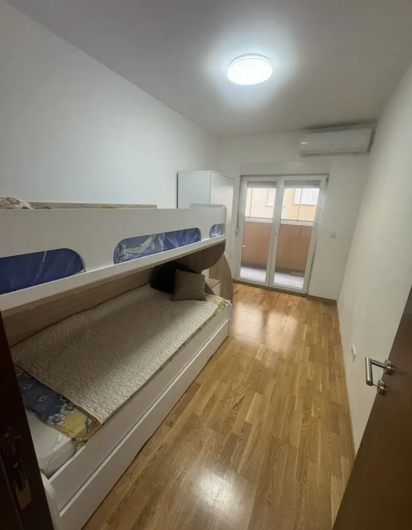 Izdavanje, dvosoban stan, 70m², Tuški Put, Podgorica