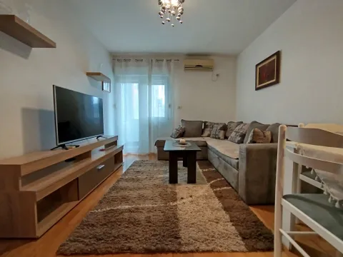Rent, one bedroom apartment, 45m², Stari Aerodrom, Podgorica - image 1