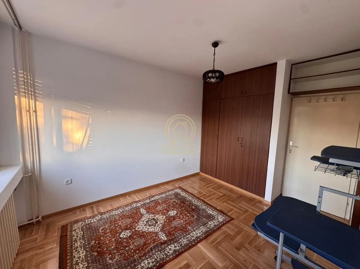 Izdavanje, trosoban stan, 78m², Kalenić Pijaca, Vračar Sve Podlokacije