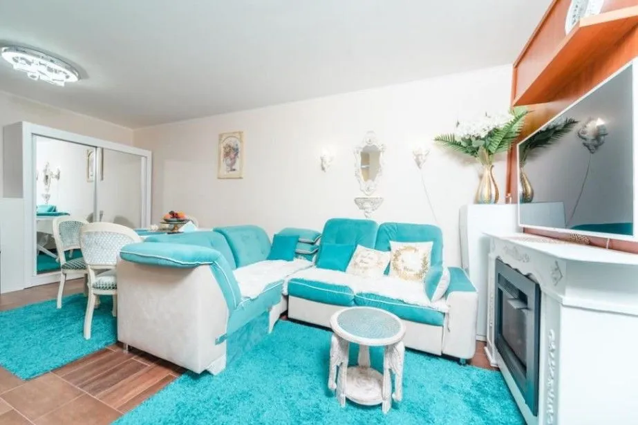 Izdavanje, dvosoban stan, 50m², Bečići, Budva