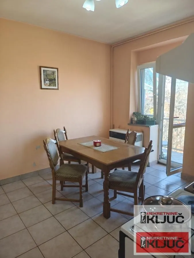 Prodaja, trosoban stan, 71m², Adamovićevo Naselje, Novi Sad Sve Podlokacije