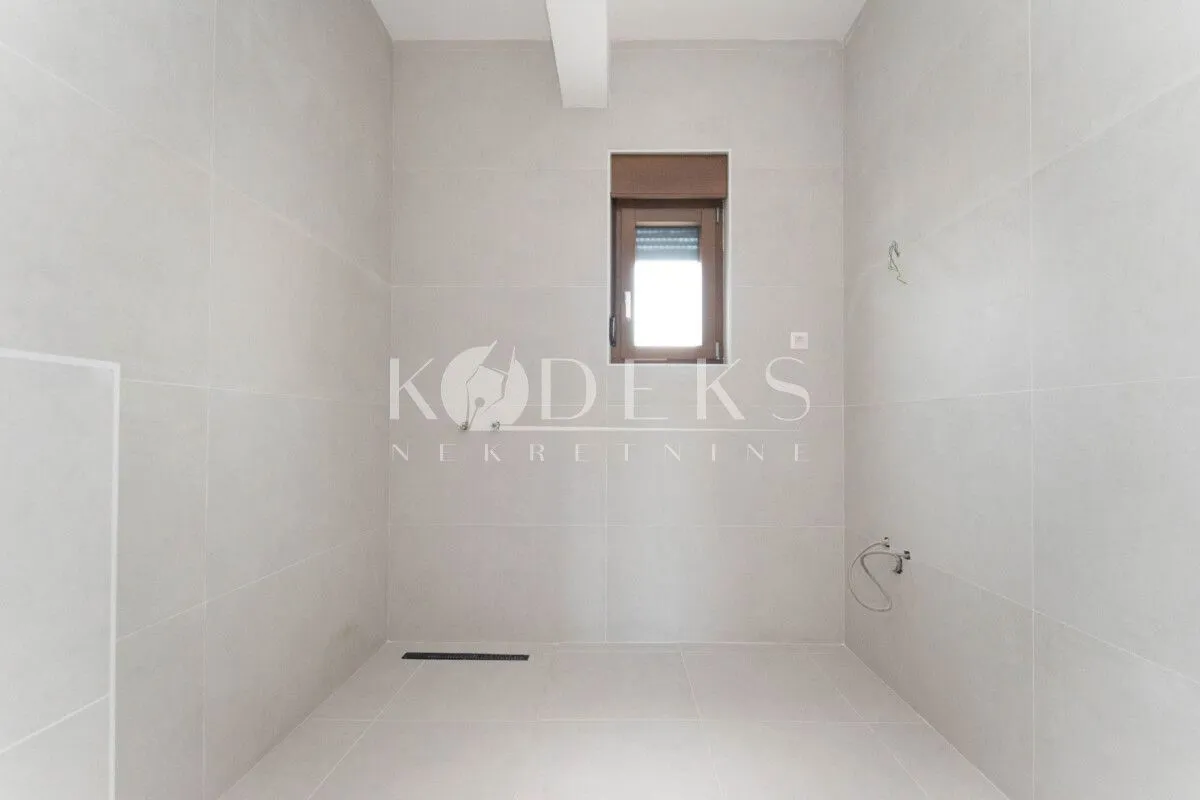 Sale, four bedroom apartment, 220m², Vezirov Most, Podgorica