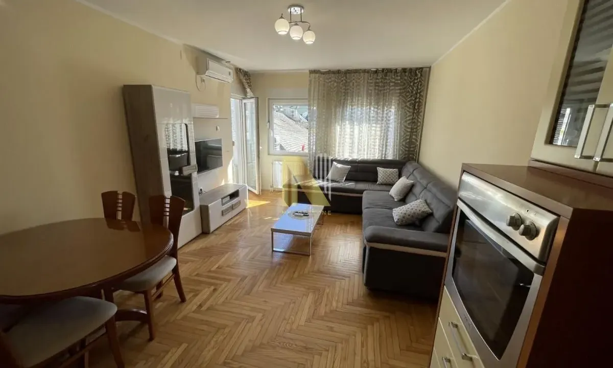 Izdavanje, dvosoban stan, 50m², Rotkvarija, Novi Sad Sve Podlokacije