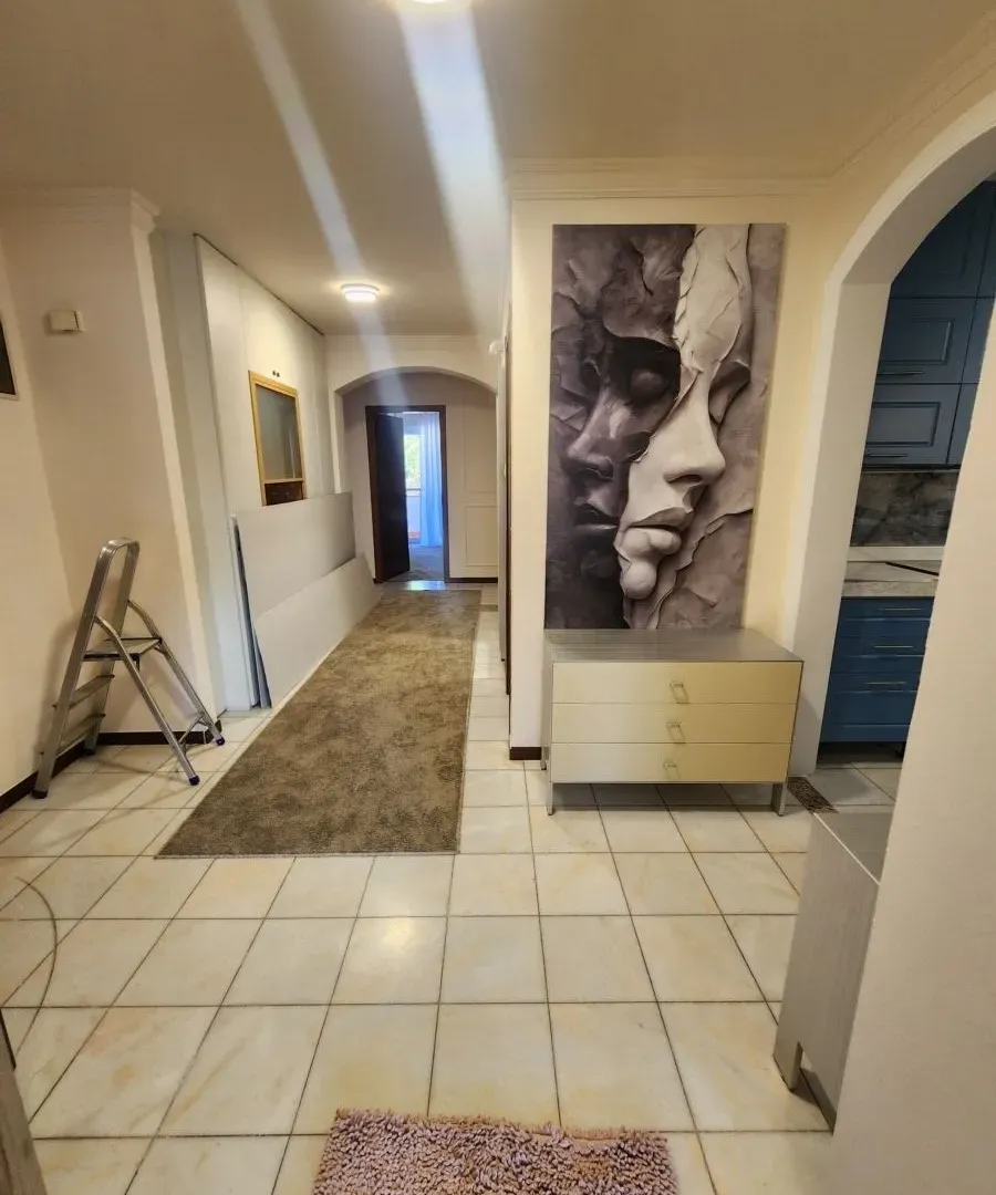 Izdavanje, trosoban stan, 215m², Gorica C, Podgorica