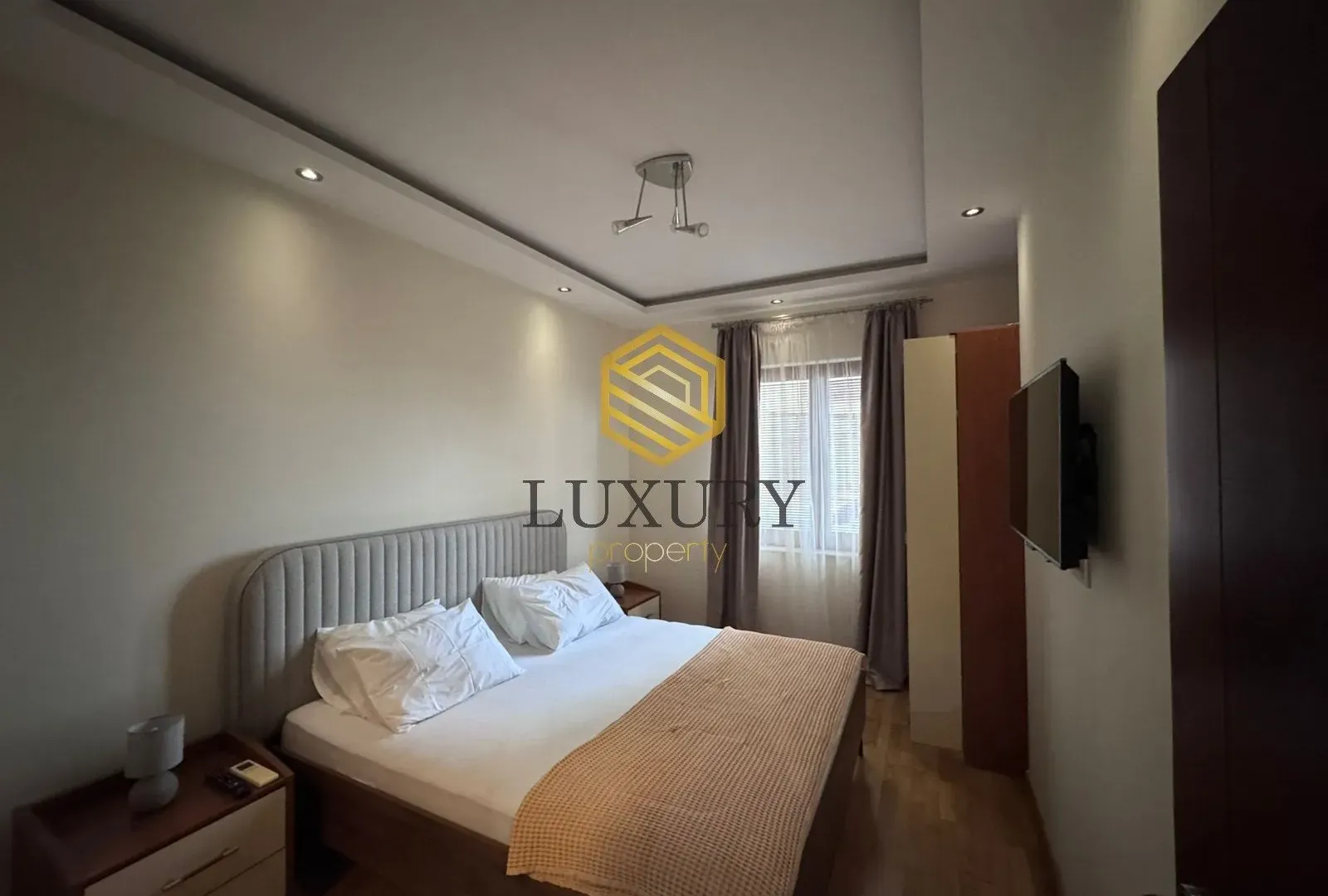 Rent, one bedroom apartment, 70m², Bečići, Budva