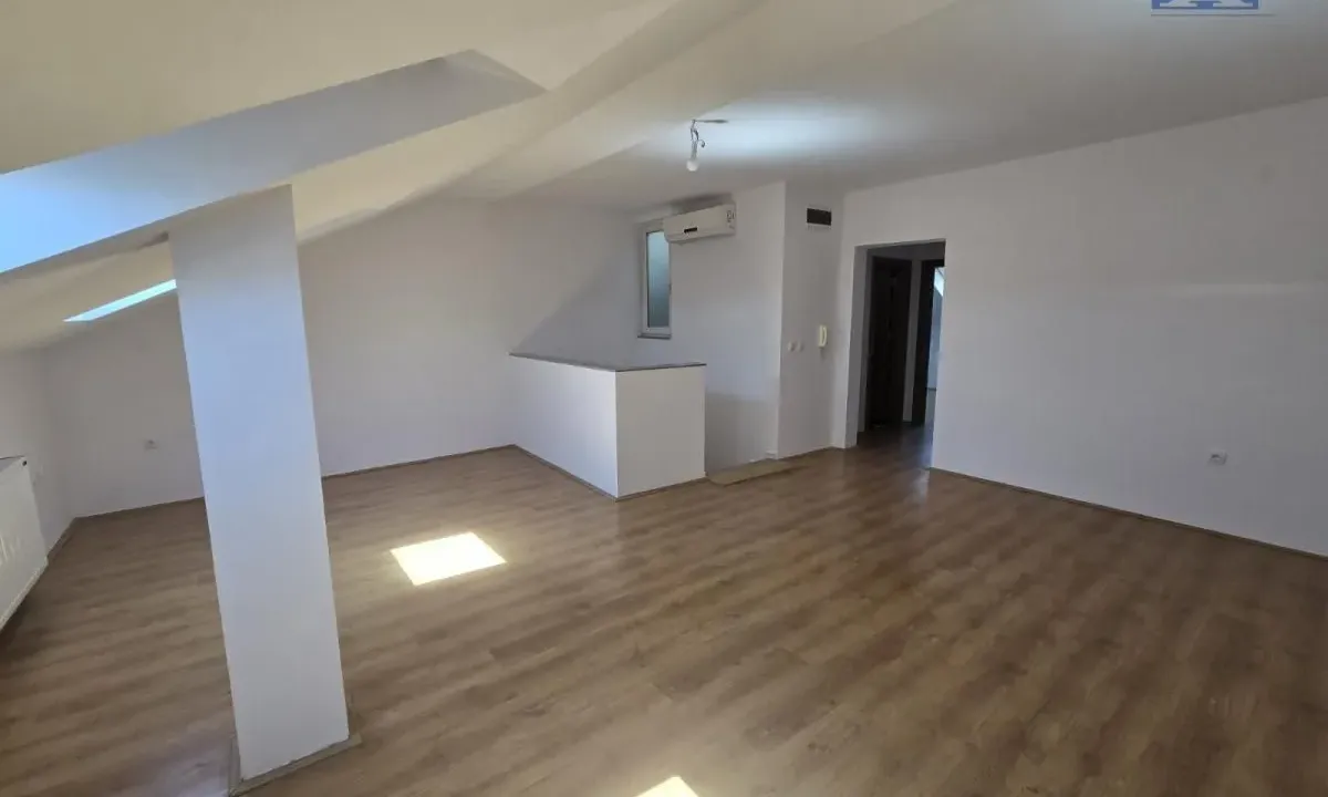 Izdavanje, poslovni prostor, 78m², Centar, Novi Sad