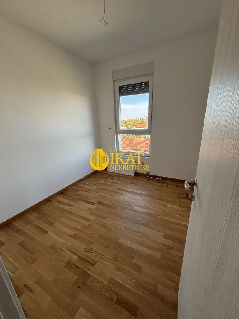 Prodaja, četvorosoban stan, 80m², Centar, Stara Pazova